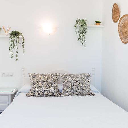Hostal Restaurante La Giralda Рота Екстериор снимка
