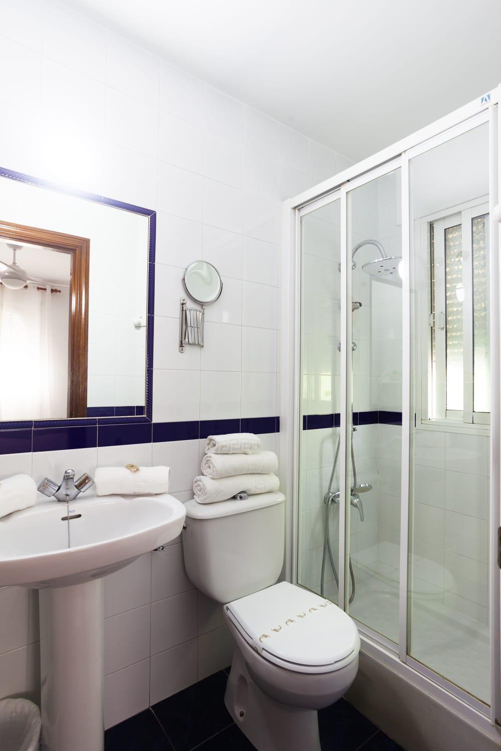 Hostal Restaurante La Giralda Рота Екстериор снимка