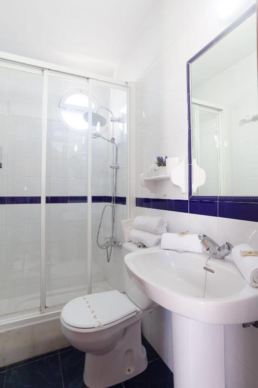 Hostal Restaurante La Giralda Рота Екстериор снимка